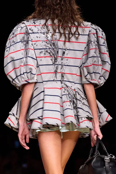 Look 3